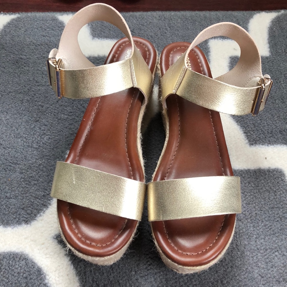 Super cute and comfy platform wedge sandals